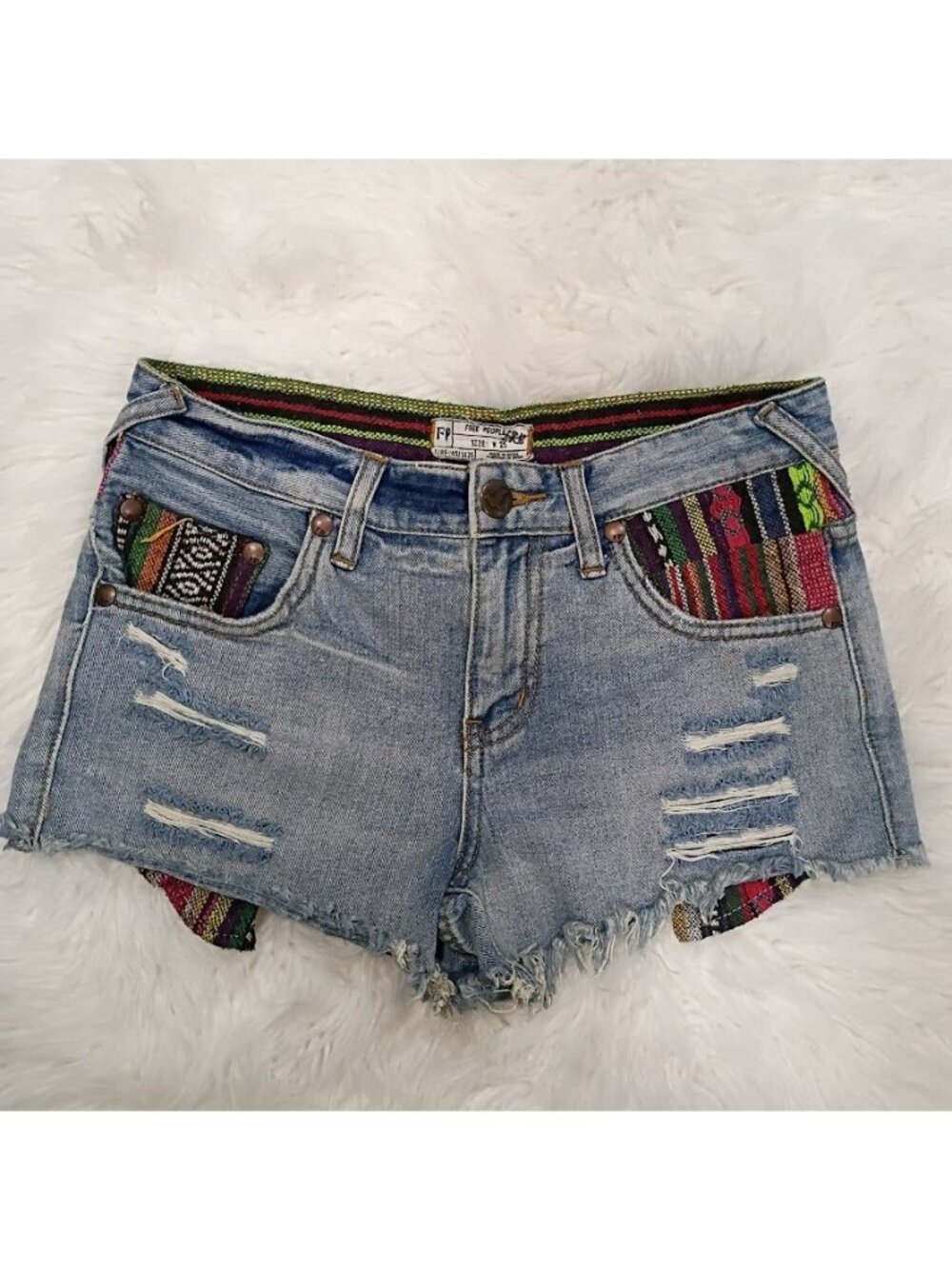 Free People Embroidered Denim Distressed Cut-Off Shorts Size 25 - Picture 2 of 13